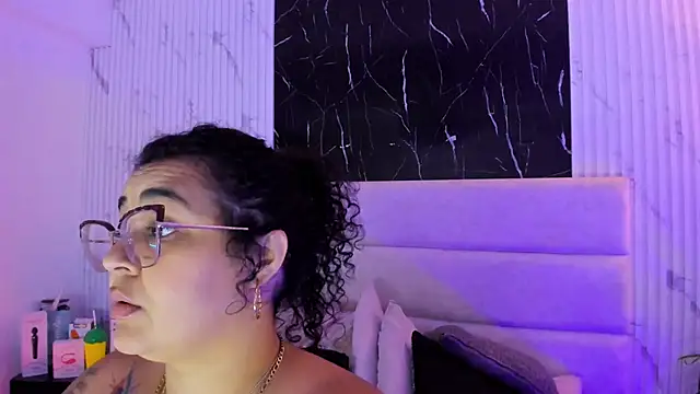 Reginavegaa's cam snapshot