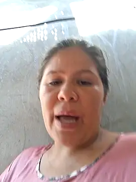 hotmom33's cam snapshot