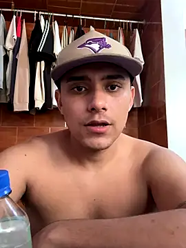 lucas-storm's cam snapshot