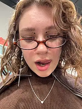 lucy-joy's cam snapshot