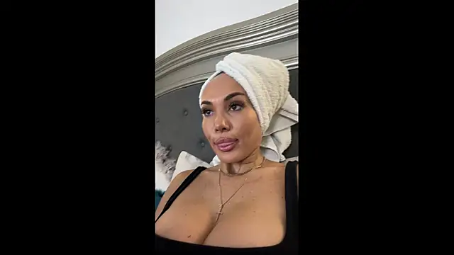 AmiraaLuxe's cam snapshot