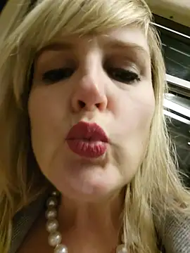 Sexybiene969's cam snapshot