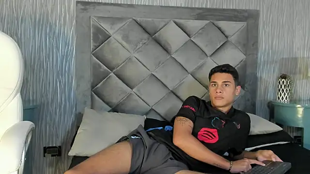 Dominic_Burk live sex cam