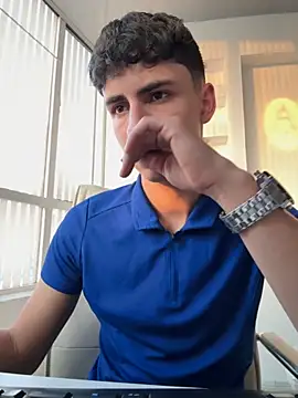 AdrianRinaldi live sex cam