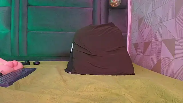 hot_dione's cam snapshot