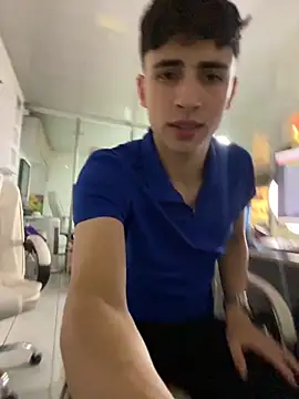 AdrianRinaldi live sex cam
