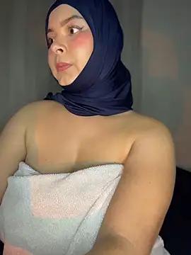 aneesa_darzi's cam snapshot