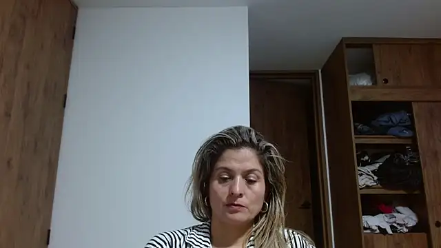 linda-mature43's cam snapshot