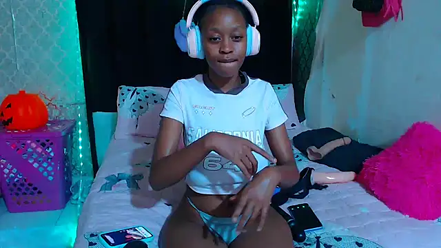 SexyPetitex25's cam snapshot