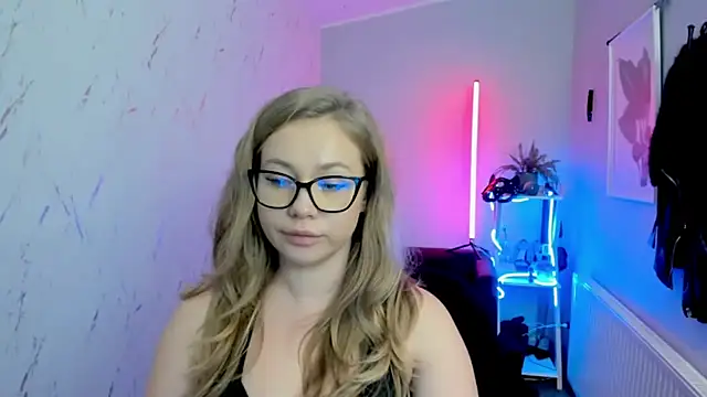 holly_xglam's cam snapshot