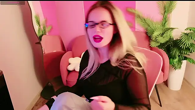 KellyHayden's cam snapshot