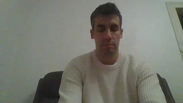 JulioIsHere4you's cam snapshot