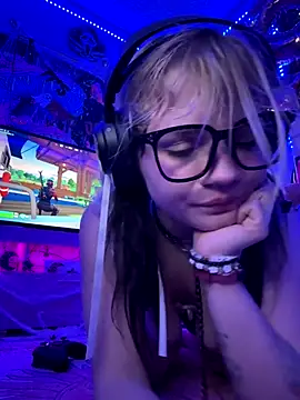 Cutiepiespanks's cam snapshot