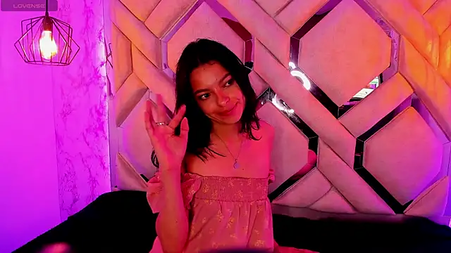 Yanna_pink's cam snapshot