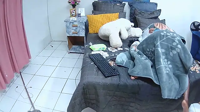 TheDramadoll's cam snapshot