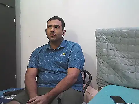 AlphaLatinoBear's cam snapshot