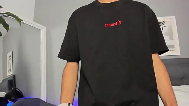 Tylerffoxx's cam snapshot