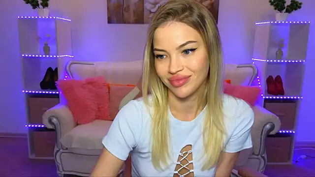 EmmyMills's cam snapshot