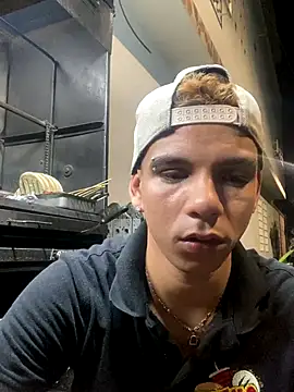 Dylams_maja's cam snapshot