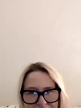 SuzieSub's cam snapshot