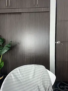 NaughtyNinnaXXX live sex cam