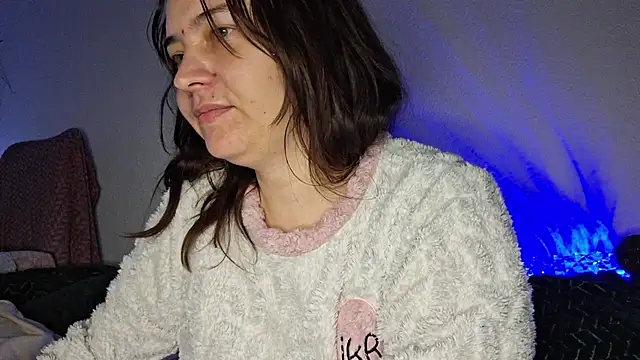 Cyndee_Winter's cam snapshot