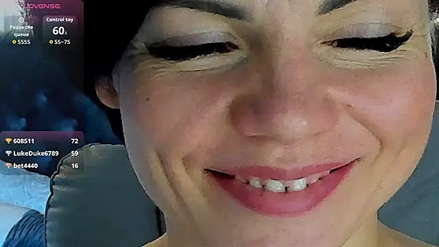 Maya_Levin's cam snapshot