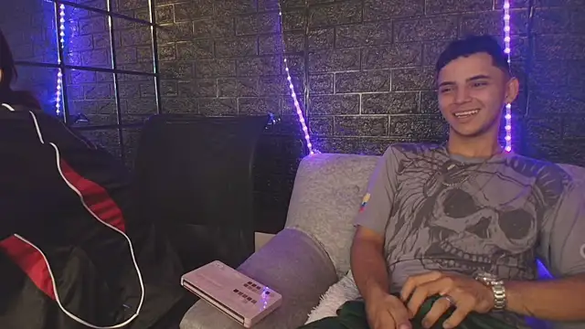 HellAndDante_'s cam snapshot