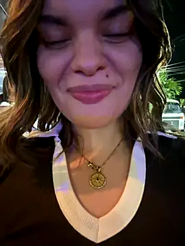 Zyrella live sex cam