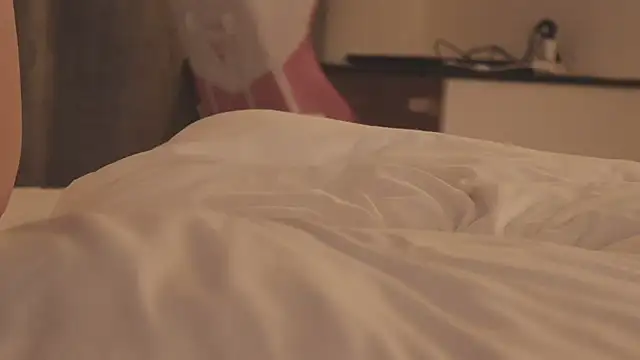 MiaThaine live sex cam