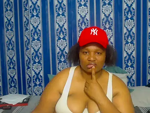 JUICEYLIPS333's cam snapshot