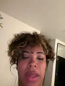 Brunettexio live sex cam