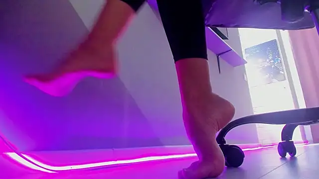 Yourweakness777's cam snapshot