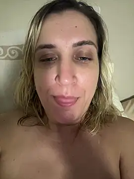 Bia_sexynovaes live sex cam