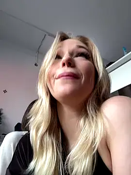 RollDolls live sex cam