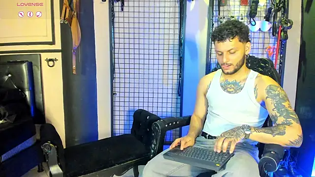 Twisted_Fantasy's cam snapshot