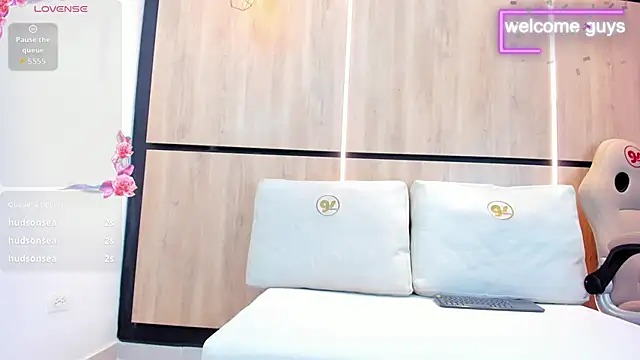 adela_chase's cam snapshot