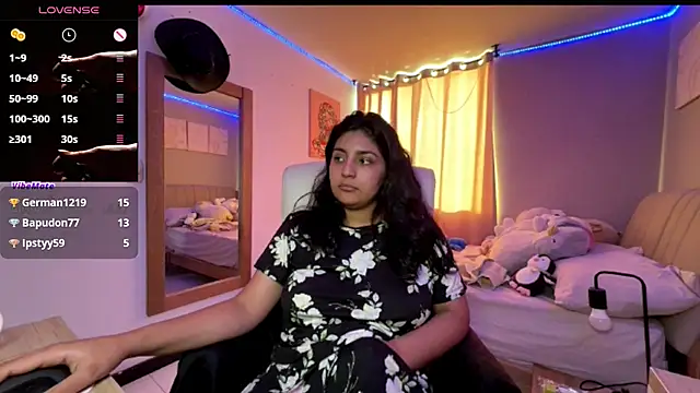 cloe_small's cam snapshot