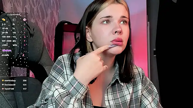 AliceSunday's cam snapshot