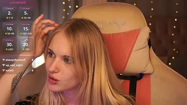 MonicaVelen's cam snapshot