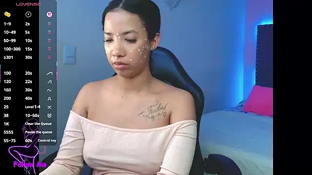 SallyWhitee's cam snapshot