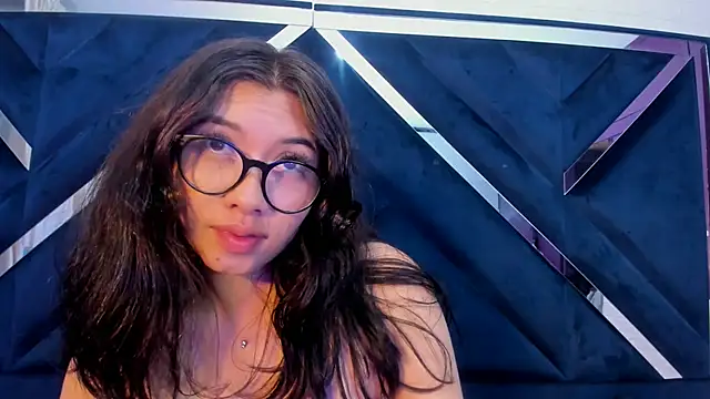 LauryAndNarem69's cam snapshot