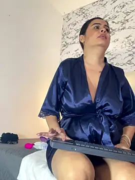 Lili__taylor's cam snapshot