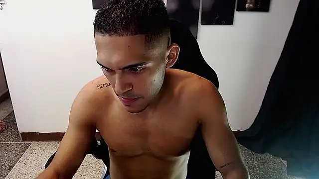 Derek_Storm_'s cam snapshot