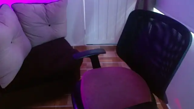 milfrousse's cam snapshot