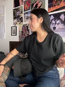 PamelaFtMia's cam snapshot