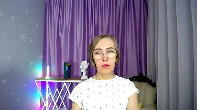 queen_a_n_i's cam snapshot