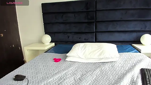 CHARLOTTE_KNOX's cam snapshot