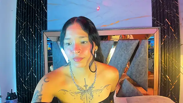 AlahyaPalmerR's cam snapshot