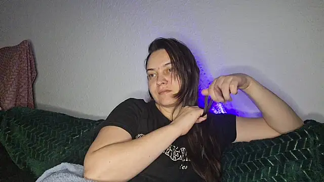 Cyndee_Winter's cam snapshot